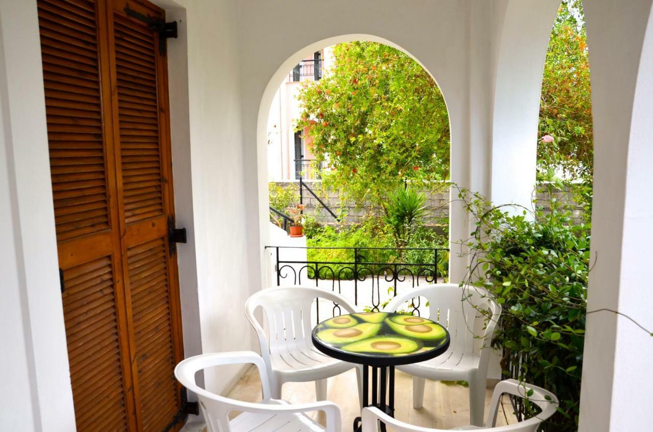 Kostas' Garden Apartman Róda Kültér fotó