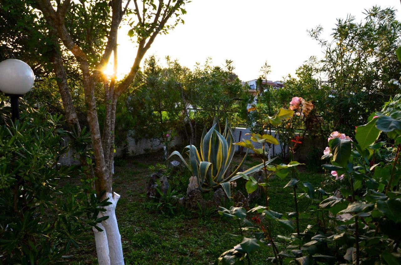 Kostas' Garden Apartman Róda Kültér fotó