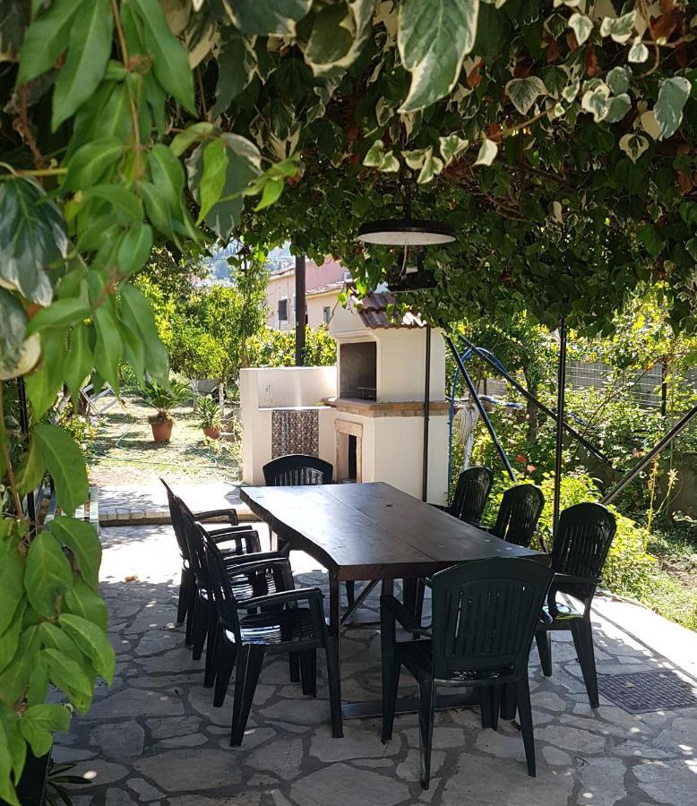 Kostas' Garden Apartman Róda Kültér fotó